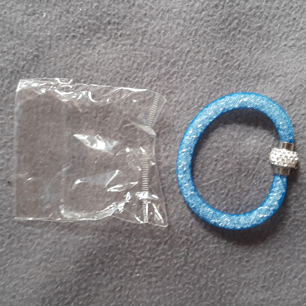 (2/$20) New Mesh Crystal Bracelet with Crystal Magnet Clasp Blue